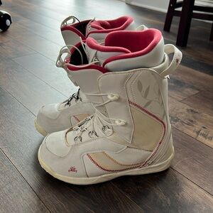 Women’s K2 snowboarding boots size 9